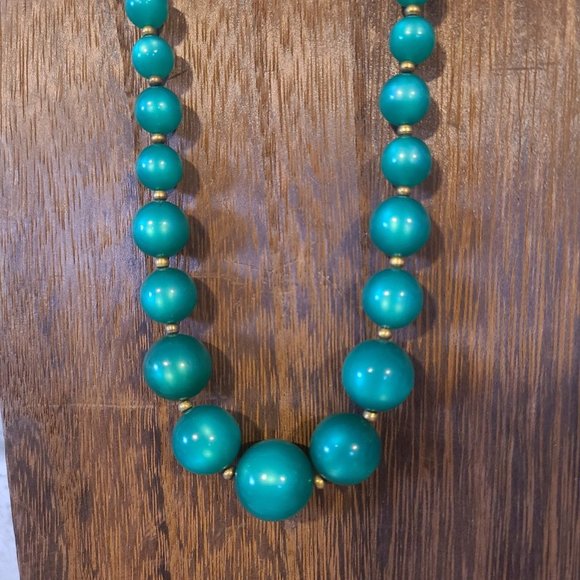 Vintage Green Acrylic Moonglow Graduated Beads Beaded Necklace Box Clasp - Picture 3 of 10